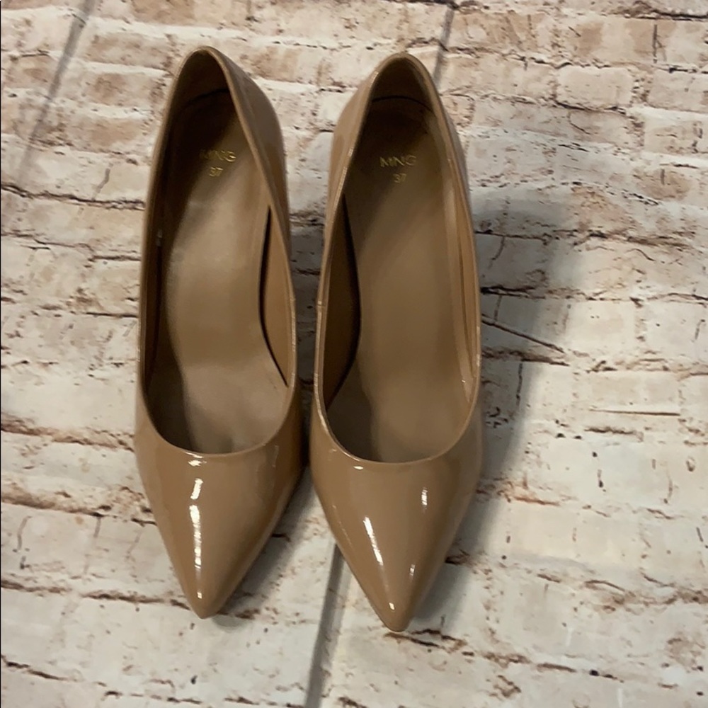 Beige heels